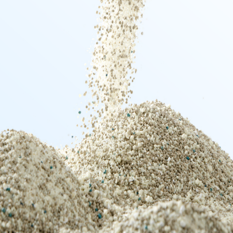 Plant mixed bentonite cat litter